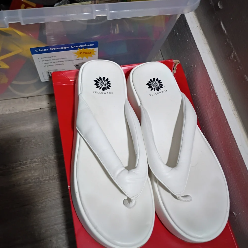 Yellowbox Women's Flip Flops - Picture 2 of 2